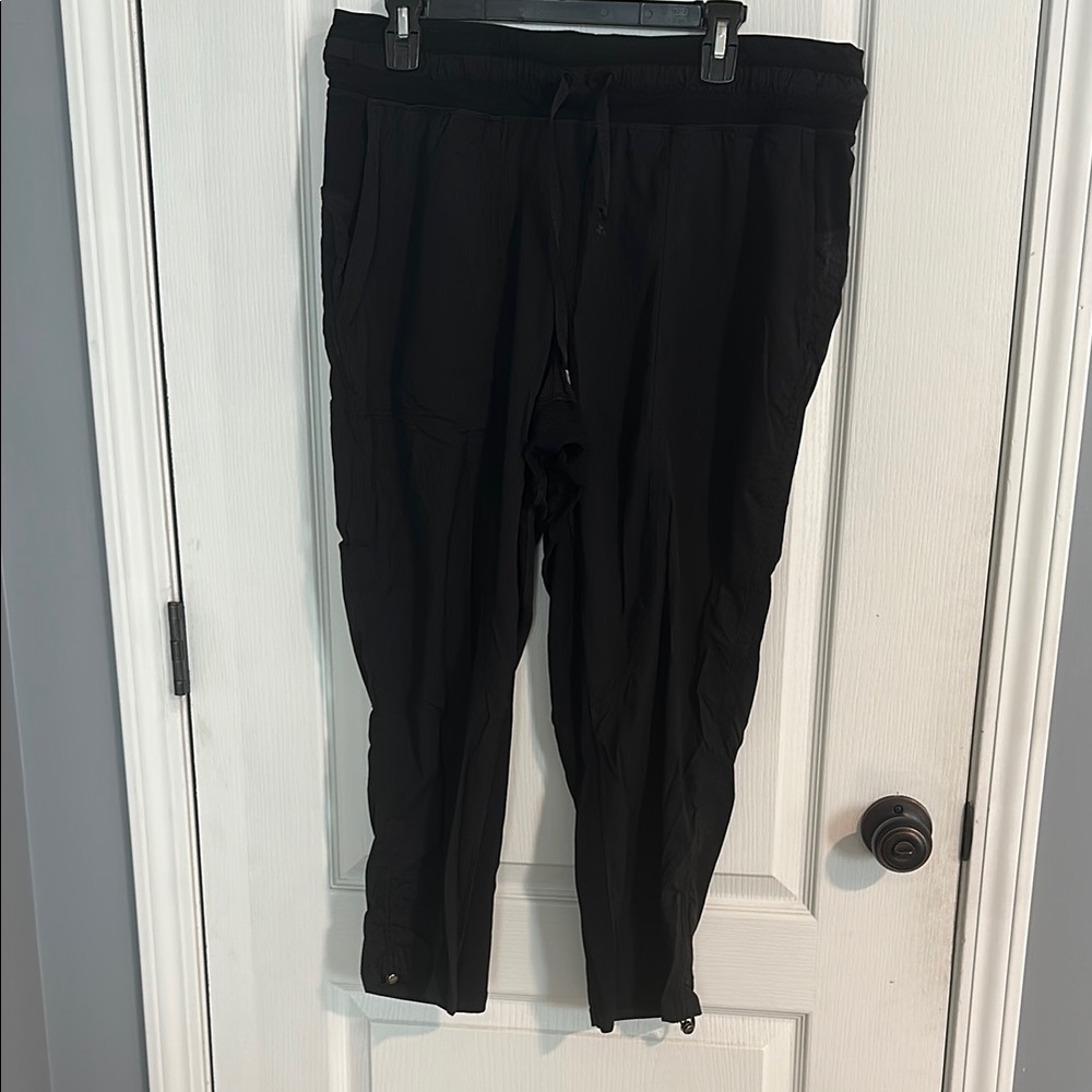 Lululemon dance studio mid-rise cropped pants black